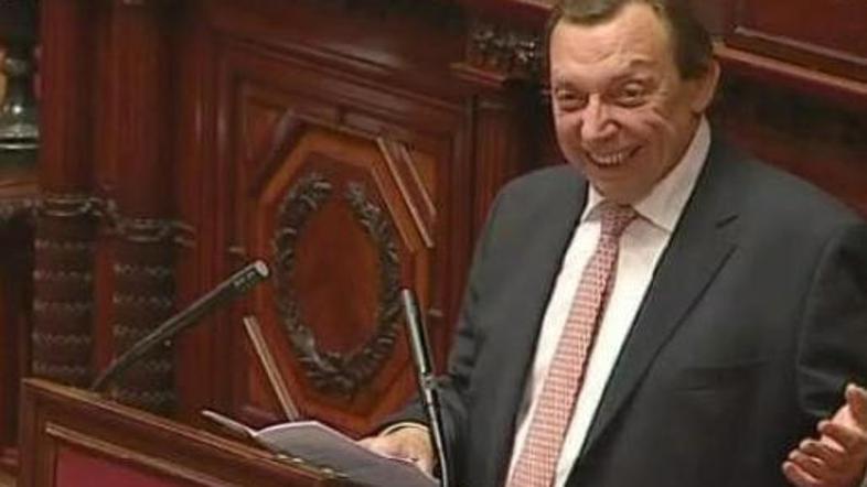 Belgijski minister Michel Daerden je poznan po tem, da pogosto pogleda preglobok