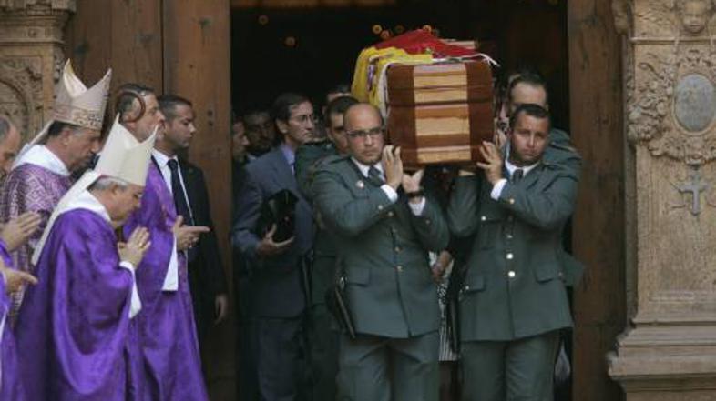 V katedrali v Palmi del Mallorci so se poslovili od žrtev napada.