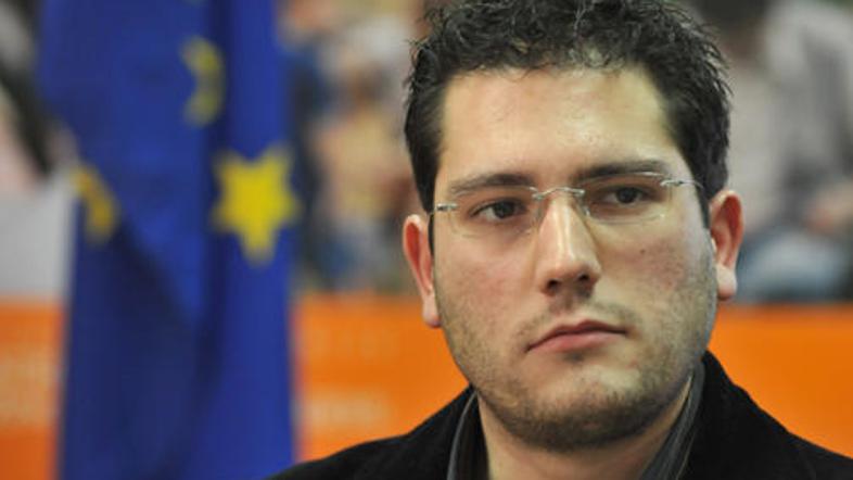 "Predlaganih 3.500 štipendij je premalo. Tu ne gre za dodatne štipendije, temveč