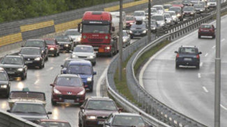 Zaradi praznika se bodo proti romarskim krajem vile kolone vozil.