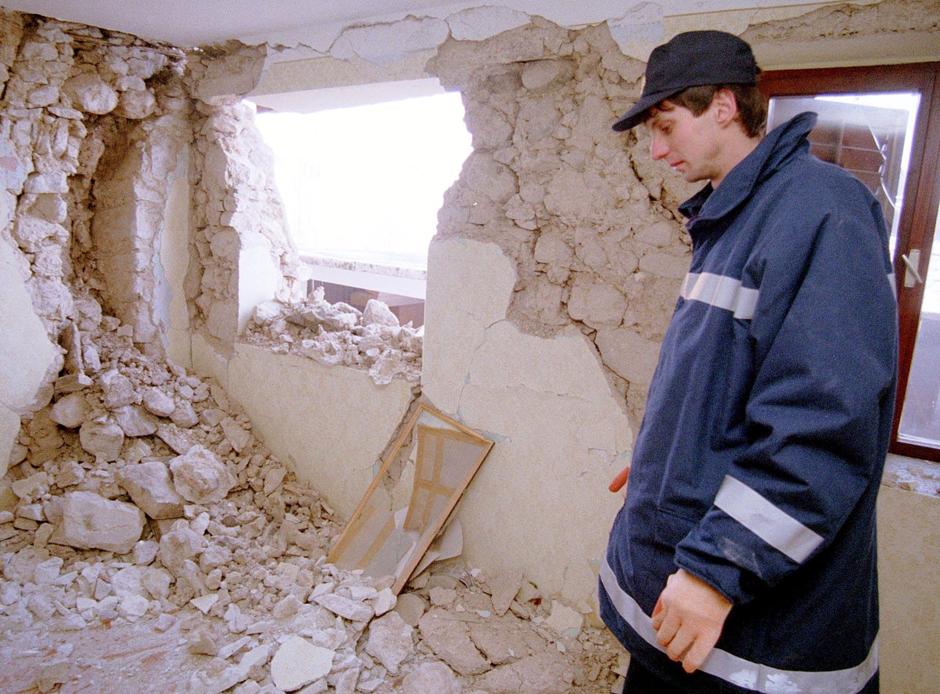 Potres v Zgornjem posočju leta 1998 | Avtor: Epa