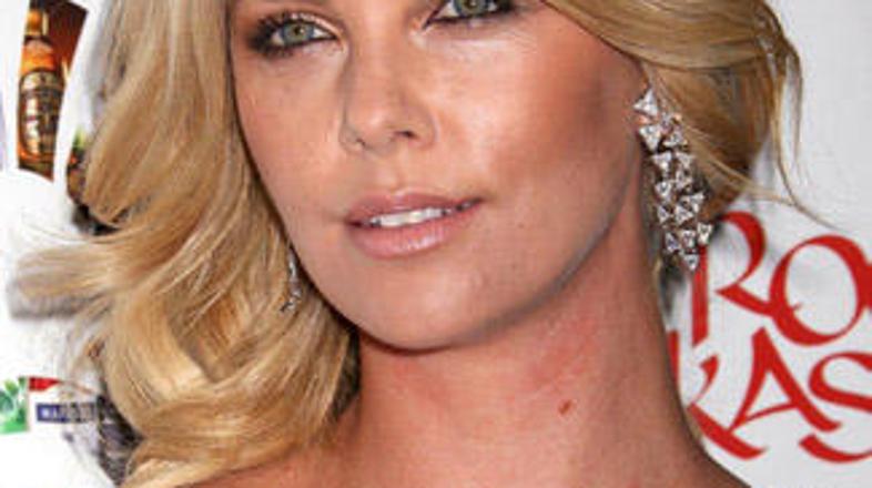 Charlize po hudem trebušnem virusu že okreva.