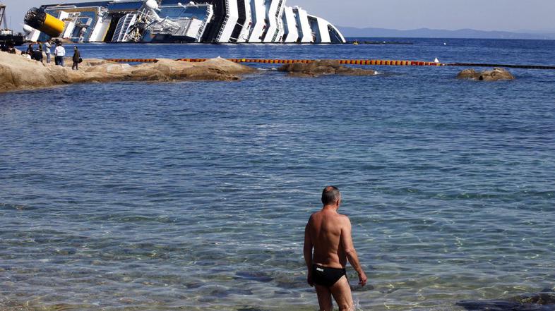 Poškodovana križarka Costa Concordia.