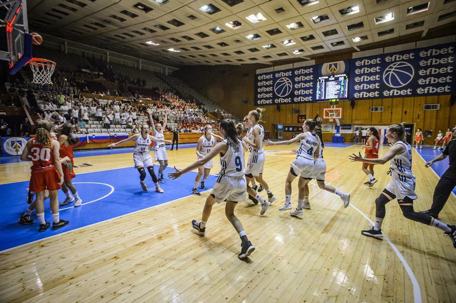 Slovenska ženska košarkarska reprezentanca | Avtor: Reševalni pas/Twitter