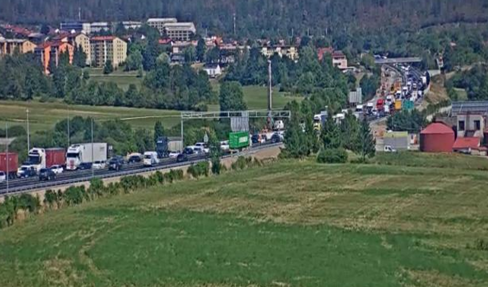 Počilo v delovni zapori, zaprt desni pas