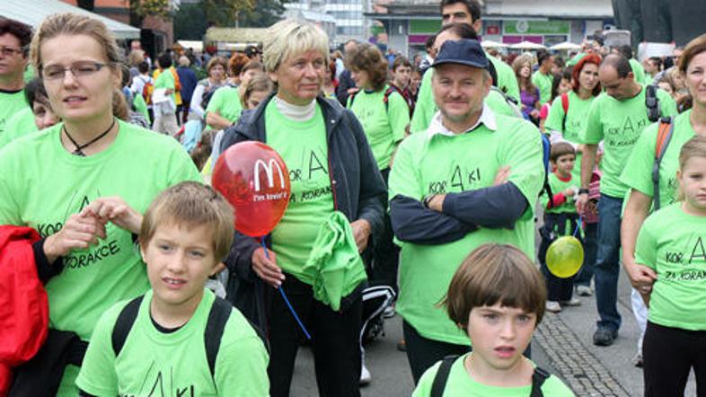 Med udeležence pohoda Koraki za korakce se je pomešal tudi Franc Kangler.