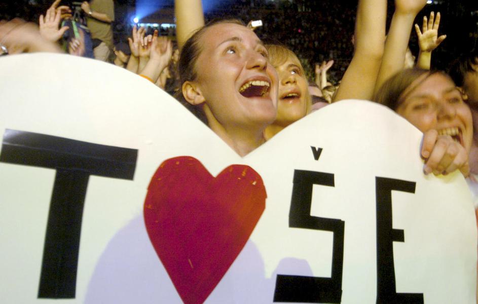 Oboževalci na njegovem koncertu v Skopju leta 2007.