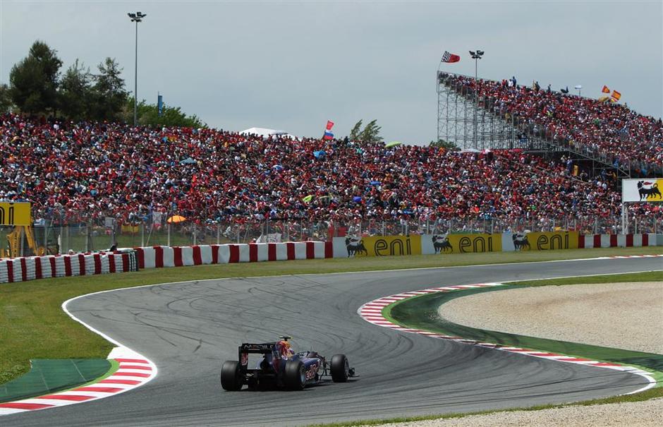 VN %C5%A0panije Barcelona 2010 dirka Mark Webber tribune dirkali%C5%A1%C4%8De | Avtor: Žurnal24 main