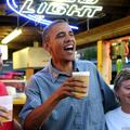 Barack Obama s kozarcem piva