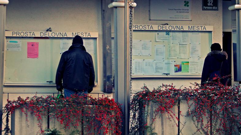 1.201 brezposelnemu so mentorji učne pomoči pomagali v šolskem letu 2009/10. Opr