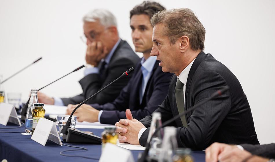 Koalicija si je premislila: Črtali sporni del predloga za normirance