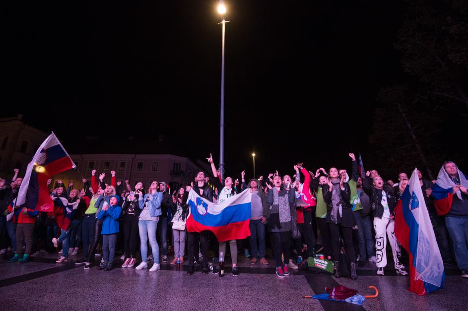 navijači na Kongresnem trgu