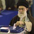 Vrhovni voditelj ajatola Ali Hamenej je oddal glas med prvimi. Najverjetneje ni 