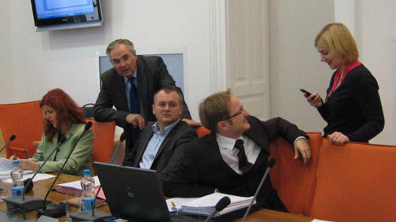 Mestni svetniki apelirajo na župana in mestno upravo, naj rebalans proračuna 200