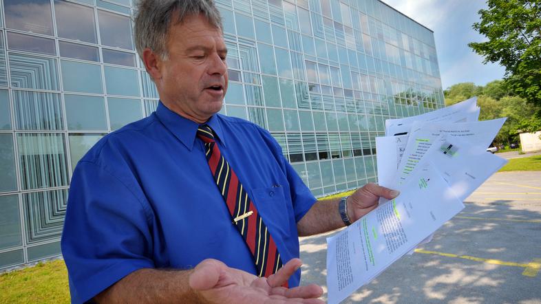 Profesor na Gimnaziji Kočevje Marjan Vučko trdi, da bi svet ravnateljico razreši