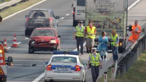 Prometna nesreča na gorenjski avtocesti.