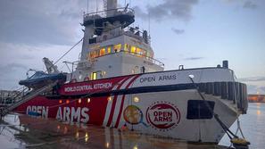 ladja Open Arms s humanitarno pomočjo in hrano