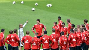 Guardiola Gomez Rafinha Bayern München Allianz Arena trening
