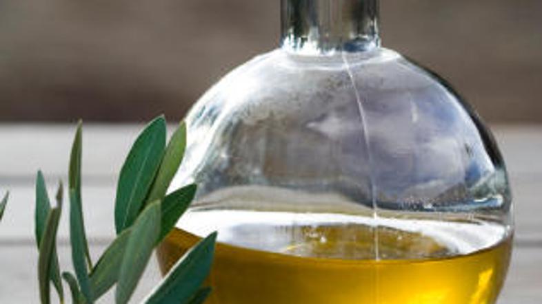 Pri pripravi jedi uporabljajte hladno stisnjeno olivno olje.