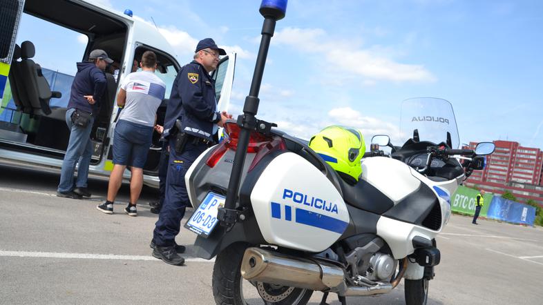 Policija