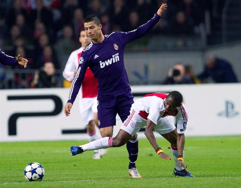 (Ajax - Real Madrid) Eyong Enoh in Cristiano Ronaldo
