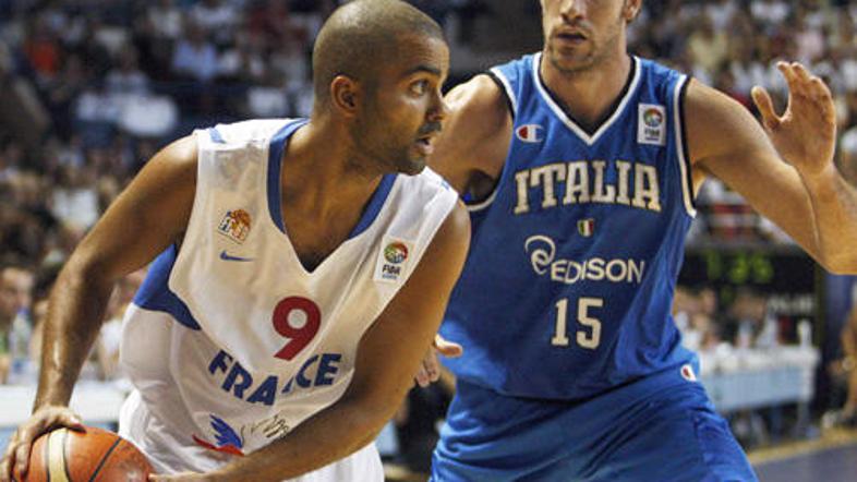Tony Parker je Italijanom natresel 23 točk.