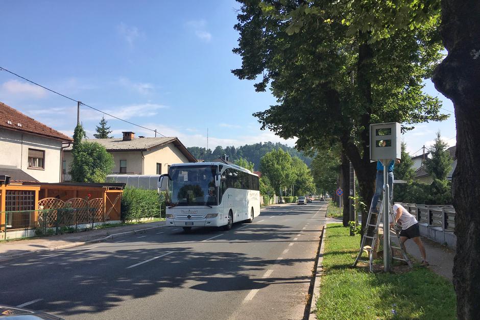 Postavitev novih ohišij za merilnik hitrosti v Ljubljani. | Avtor: Anže Petkovšek