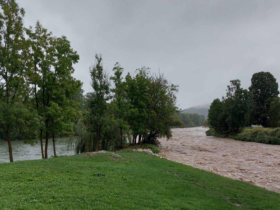 sotočje Save in Sore Medvode narasle reke poplave | Avtor: Žurnal24 