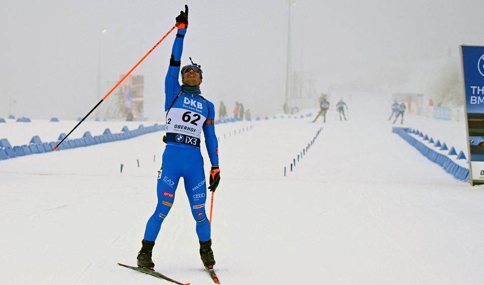 Tečejo solze! Na prvi tekmi po smrti biatlonca zmagal njegov najboljši prijatelj