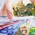 Evri bankovci in kovanci v roki