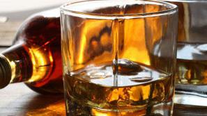 Razno 16.03.14, viski, alkohol, pijaca, steklenica, kozarec, foto: Zurnal24