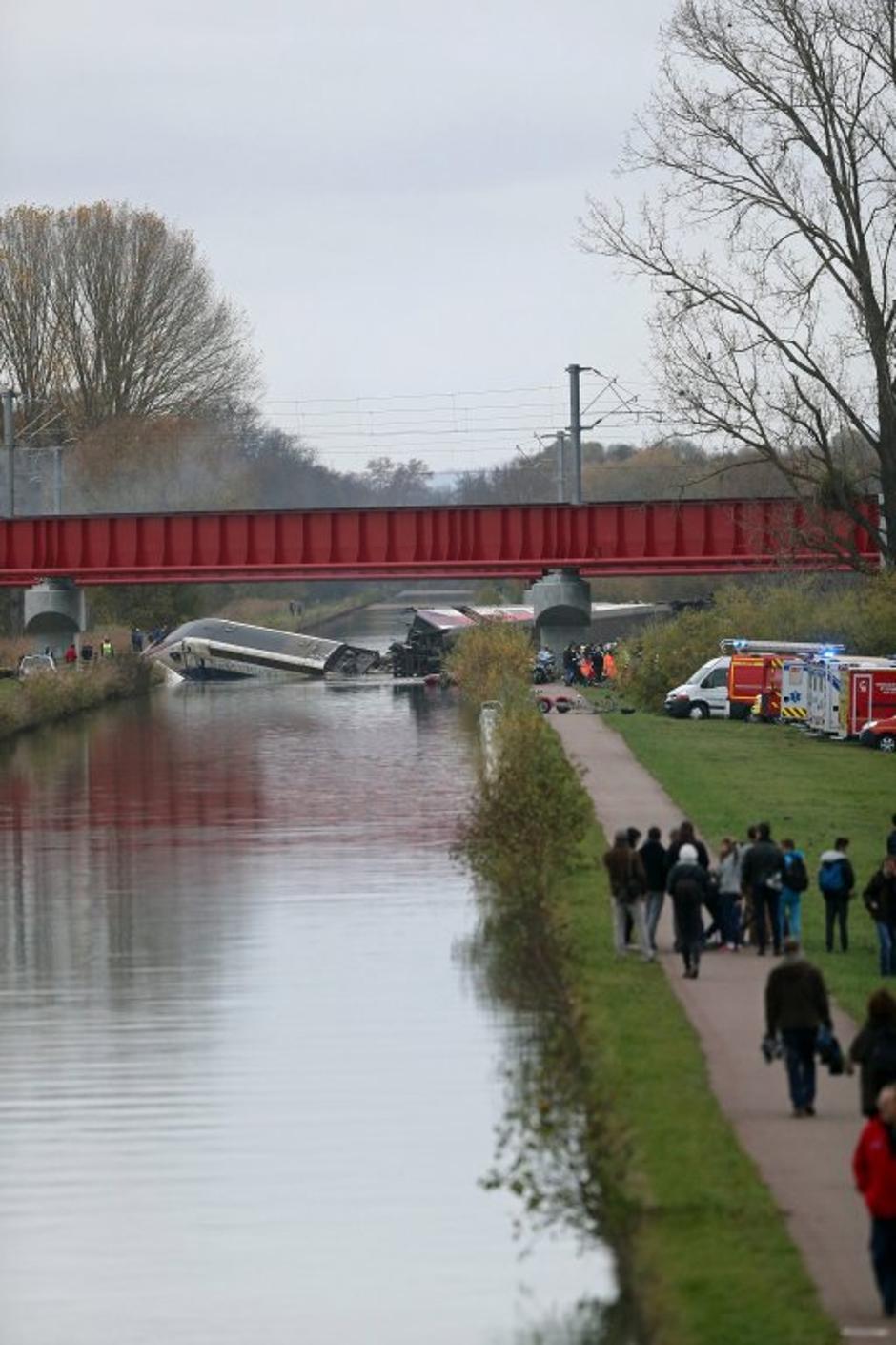 Iztiril hitri vlak | Avtor: EPA