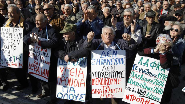 V Grčiji so proti vladnim varčevalnim ukrepom nedavno protestirali upokojenci. (