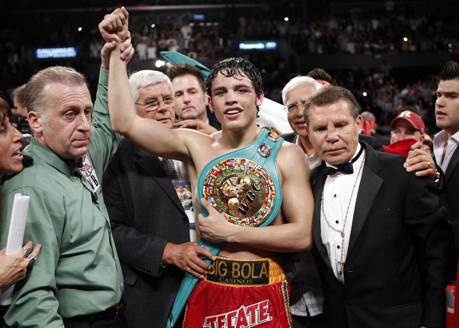 Mehičan Julio Cesar Chavez Jr. je novi svetovni boksarski prvak v srednjetežki k