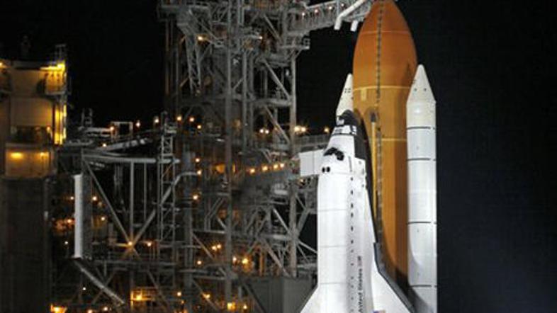 Raketoplan Endeavour ni zapustil izstrelišča v Cape Canaveralu.