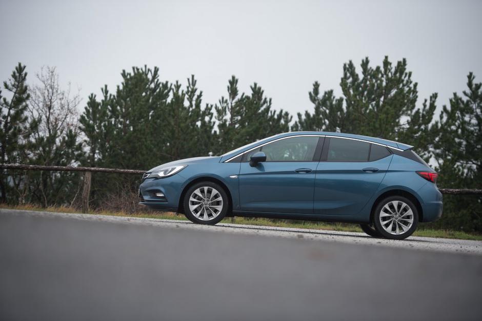 Astra | Avtor: Anže Petkovšek