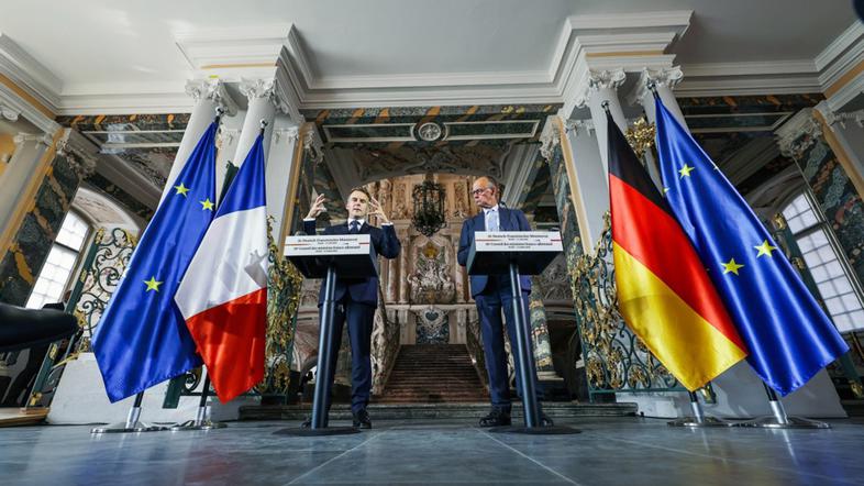 Friedrich Merz, nemški zvezni kancler in Emmanuel Macron, francoski predsednik
