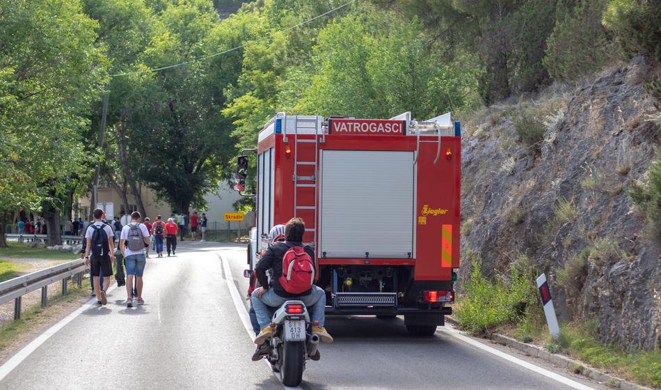 Tragedija na Hrvaškem, iz požara sta se rešila le sin in večji pes