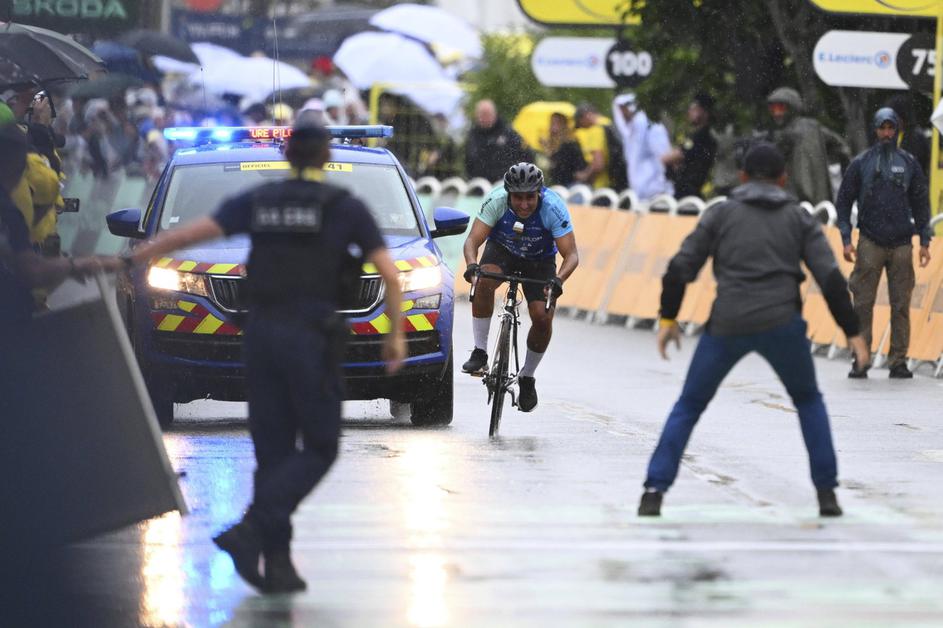 Nor navijač na dirki po Franciji