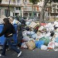 Neapelj se že več let sooča s kupi smeti.
