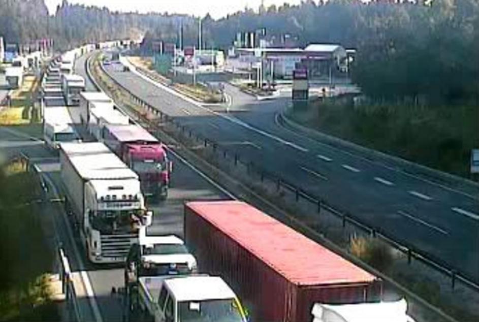 primorska avtocesta zastoj nesreča