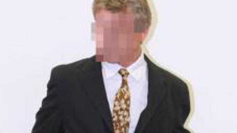 Profesor, ki je bil obtožen, da je prejel več kot 184.000 evrov v zameno za bolj