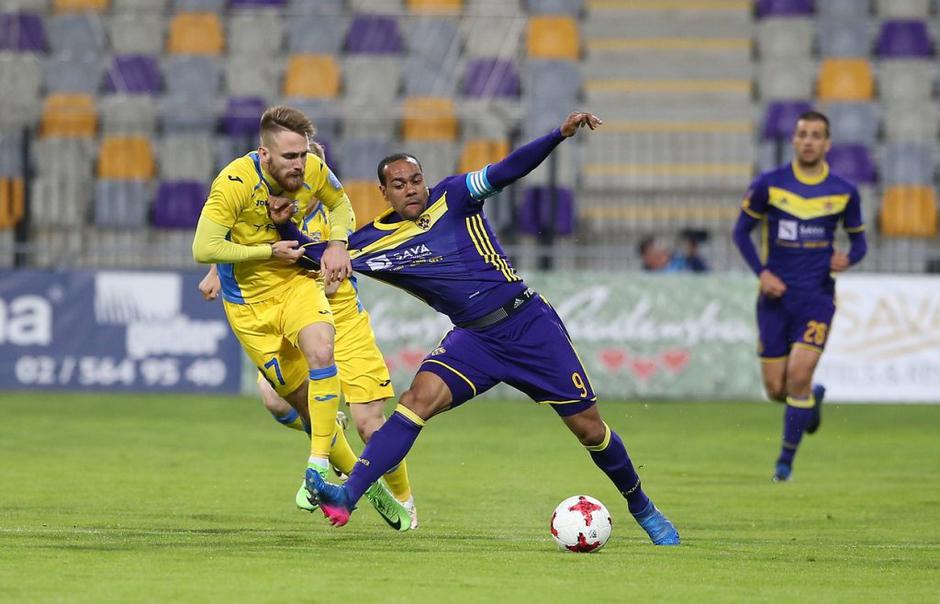 Žan Majer Marcos Tavares NK Maribor NK Domžale | Avtor: Profimedias