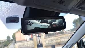 Digitalno ogledalo v toyoti RAV4