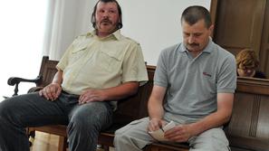 Anton Hočevar (desno) in Zdenko Vidic sta v začetku julija na sodišče prišla še 