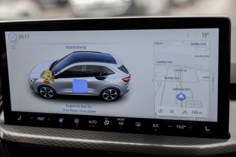 Ford Kuga PHEV | Avtor: Saša Despot