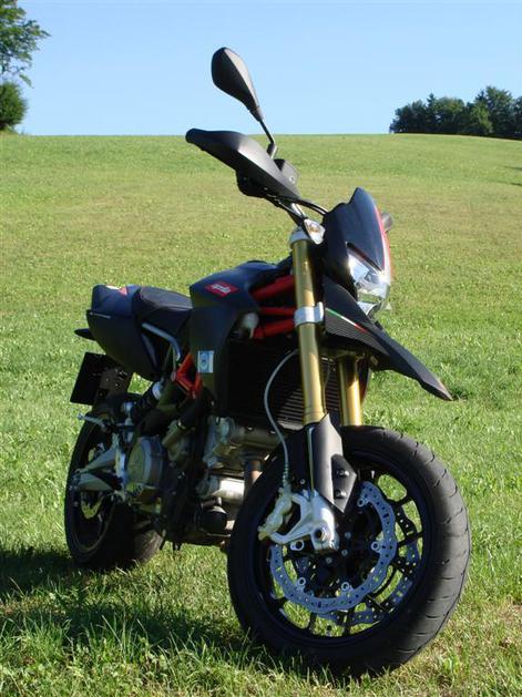 Aprilia Dorsoduro 750 Factory