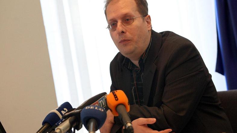 Po Makarovičevih besedah je vse več tistih, ki ne vedo, za koga bi volili ali ne