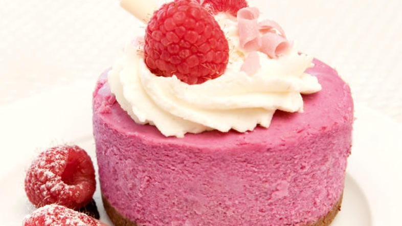 Nežna malinova pena se prileže za večerjo ali kot lahek posladek po kosilu.