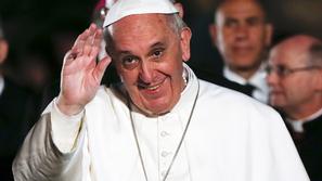 razno 11.12.13. papez, francisek, Pope Francis waves as he arrives to lead the V